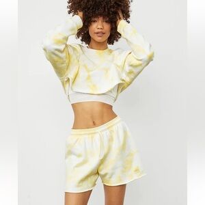 Alo Yoga 2pc Tie Dye Extreme Crop Yellow Fleece Sweatshirt and Shorts Size XS